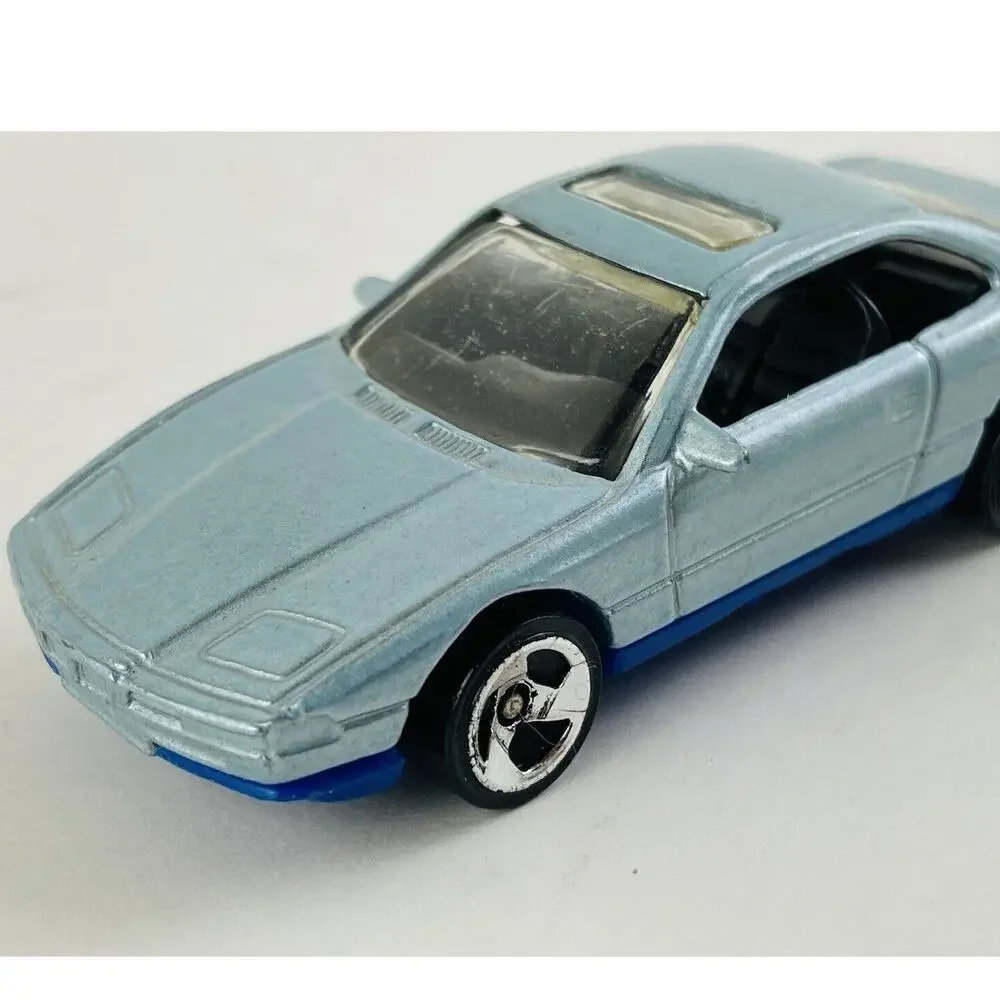 Hot Wheels BMW 850i Toy Car Moon Roof Concealed Headlights Blue 3
